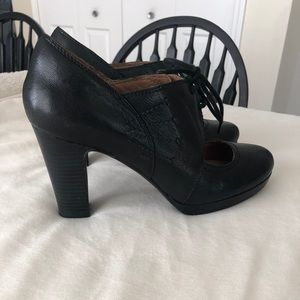 Clark’s black heels